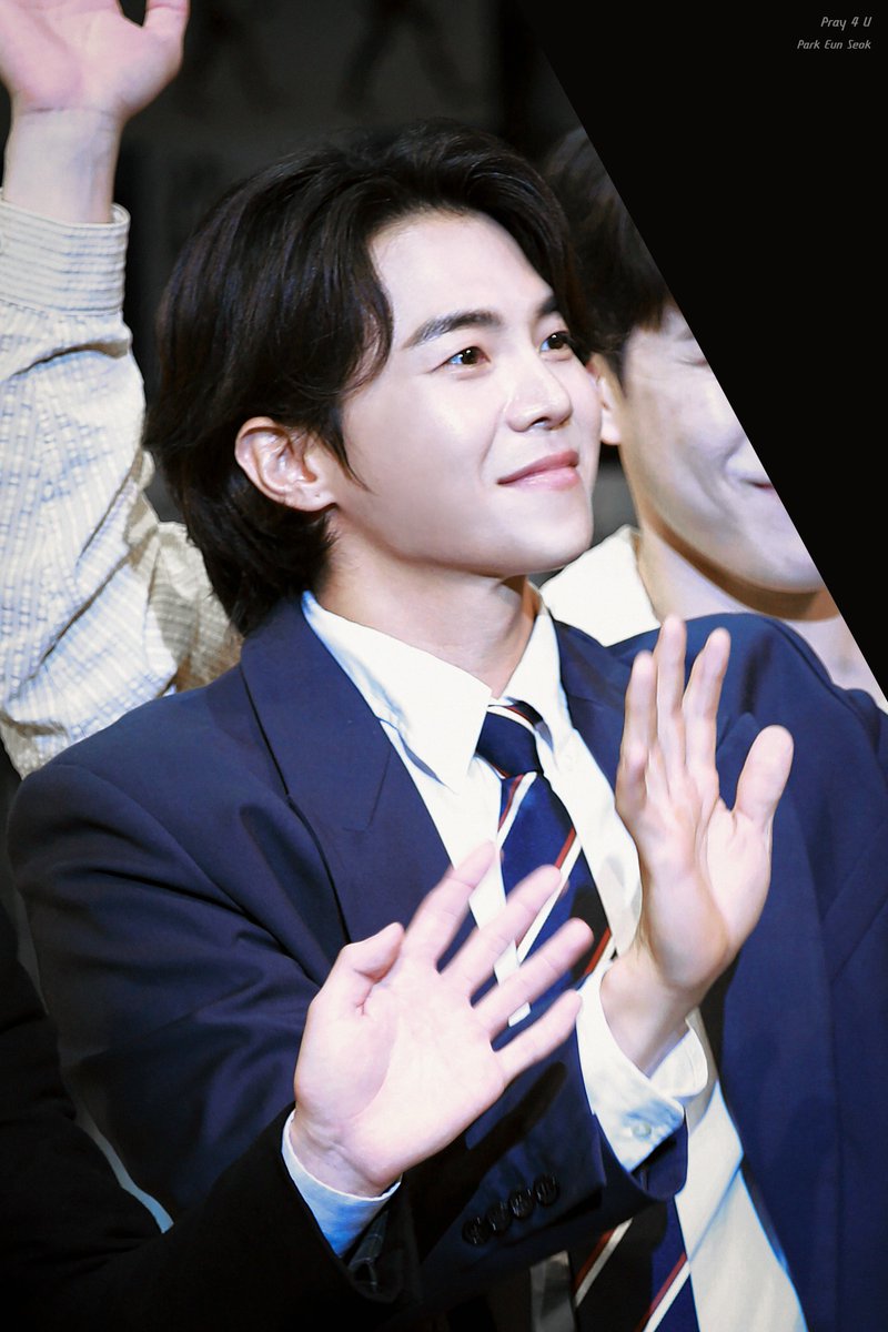 I_Pray4U's tweet photo. 230718 #히스토리보이즈
셰필드 마을잔치 포토타임 

데이킨, 어윈 役 #박은석 #Parkeunseok https://t.co/Zw85BOFRjw
