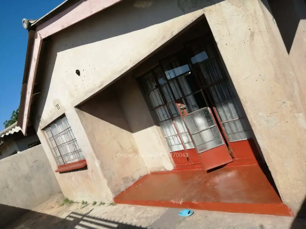 PropertyZw's tweet photo. House for Sale in Chitungwiza | US$21,000  https://t.co/55YWQWkgpy https://t.co/b1e9EMklwf