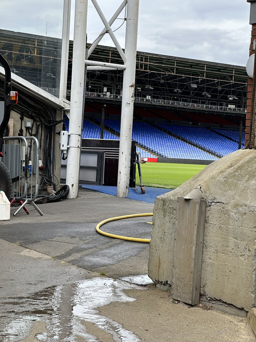 There is work being done to the Arthur Wait Fascia 👀 #cpfc #selhurstpark