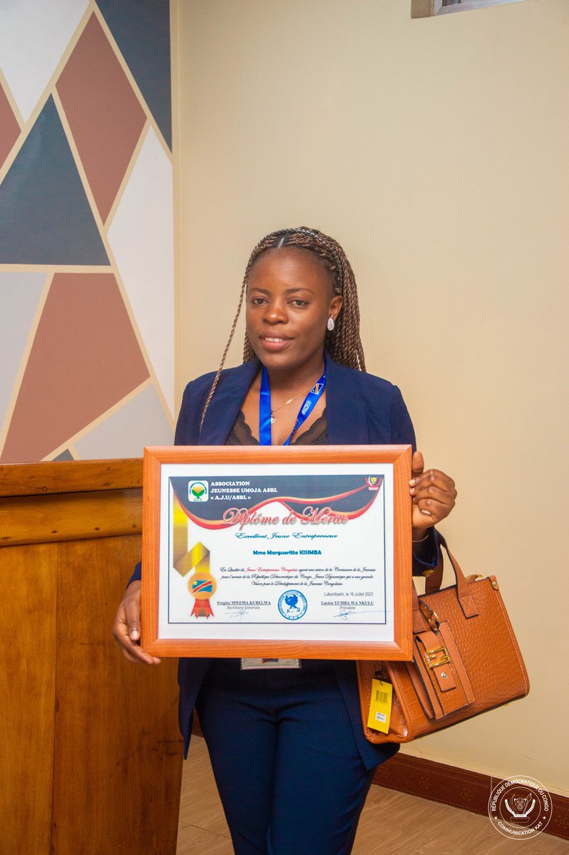 Un grand merci à l'association jeunesse umoja pour ce diplôme de mérite entant que jeune femme entrepreneure 
<a href="/margobusiness/">Margo Campbell</a> ETS