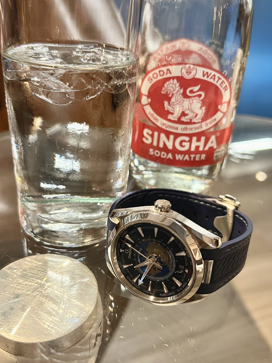 VbkVhq2ifuU4LEt's tweet image. 帰国時の日系ラウンジは日本語が溢れてて、もう帰国した気分になるので苦手😵
ギリギリまで旅を楽しみたいのでちょっと離れても別の所を使ったりしちゃいます。
この1週間飲み過ぎたので大人しく炭酸水🙂
#SeamasterAquaTerra #WorldTimer #OMEGA