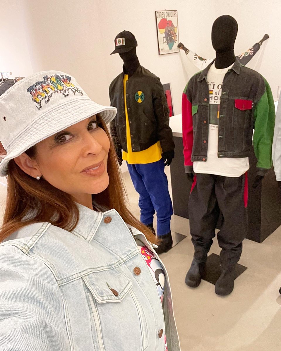 DevineNews's tweet photo. The return of hip-hop brand #CrossColours @FOXLA 10pm🙌

Now @CrossColoursLA is dressing artists like Drake, Billie Eilish and on the runway #LAFashionWeek  🔴🖤🟢💛

My story from their showroom #DTLA and work to teach future designers.🧵

50th anniversary of #Hiphop https://t.co/SpOvPAy1fC