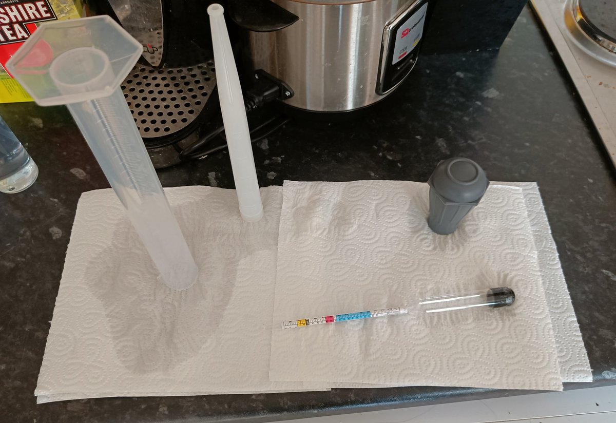 JohnCogs5's tweet image. Who knows what I could be working on? #KitchenExperiments