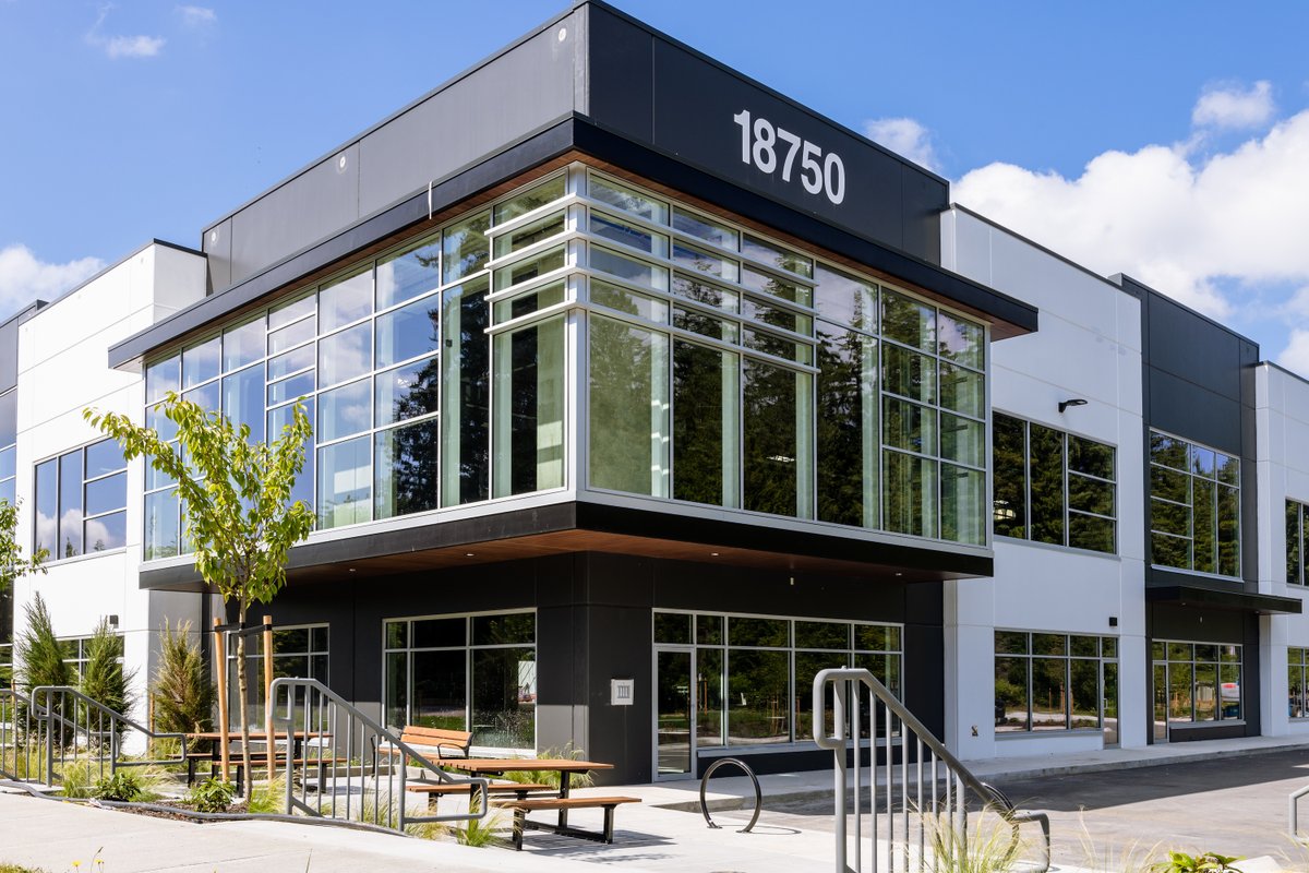 WalesMcLelland's tweet photo. The new Sunmark Business Centre encompasses 4 buildings over 7.5 acres. We have just completed Building A (190,000 sq. ft.) and have started construction on Building C (186,000 sq. ft.), which is scheduled to finish Q1 2024. 

#WalesMcLelland #WMConstruction https://t.co/2C2jRCOPVe