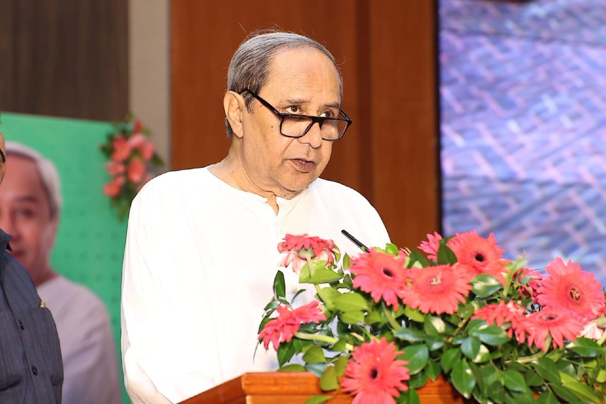 CMO_Odisha's tweet photo. CM said there is a renewed focus on farm mechanisation for enhancing productivity & facilitating judicious use of natural resources. CM informed that under Mukhya Mantri Krushi Udyog Yojana, Govt is promoting local youth to take up entrepreneurship in farm sector in a big way.   

Mentioning that Odisha State Seeds Corp (OSSC) has a critical role in providing quality seeds to farmers, CM said @krushibibhag should ensure that farmers get quality seeds in time. A total of 261 joined as Asst Agri Officers, 102 joined as Asst Agri Engineers & 43 joined in OSSC.