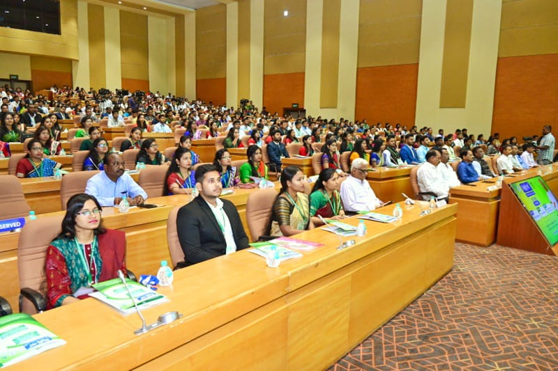 CMO_Odisha's tweet photo. CM said there is a renewed focus on farm mechanisation for enhancing productivity & facilitating judicious use of natural resources. CM informed that under Mukhya Mantri Krushi Udyog Yojana, Govt is promoting local youth to take up entrepreneurship in farm sector in a big way.   

Mentioning that Odisha State Seeds Corp (OSSC) has a critical role in providing quality seeds to farmers, CM said @krushibibhag should ensure that farmers get quality seeds in time. A total of 261 joined as Asst Agri Officers, 102 joined as Asst Agri Engineers & 43 joined in OSSC.