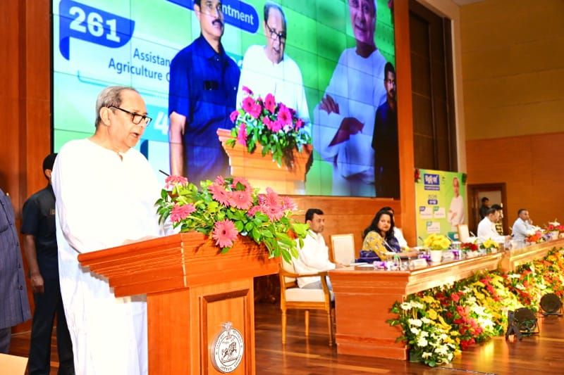 CMO_Odisha's tweet photo. CM said there is a renewed focus on farm mechanisation for enhancing productivity & facilitating judicious use of natural resources. CM informed that under Mukhya Mantri Krushi Udyog Yojana, Govt is promoting local youth to take up entrepreneurship in farm sector in a big way.   

Mentioning that Odisha State Seeds Corp (OSSC) has a critical role in providing quality seeds to farmers, CM said @krushibibhag should ensure that farmers get quality seeds in time. A total of 261 joined as Asst Agri Officers, 102 joined as Asst Agri Engineers & 43 joined in OSSC.