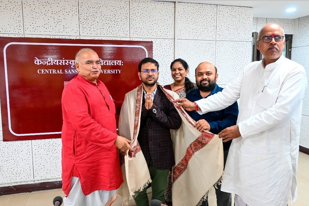 CentralSanskrit's tweet photo. Really a nostalgic moment- A young dynamic officer Dr Srinivasu Manatha PO who has joined as Joint Secretary at UGC office,Delhi on deputation.Our Hon'bleVC @shrivarakhedi Sir has  extended congratulations and all the best in behalf CSU family @dpradhanbjp @mamidala90 
-AJAY PRO https://t.co/id62GGBfwa