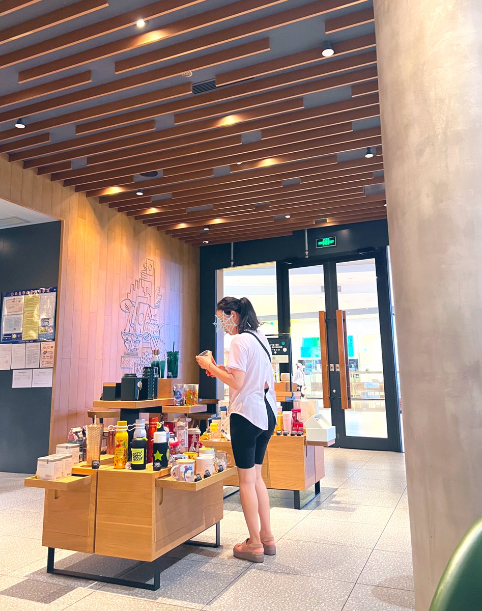 fucklove520's tweet photo. 办公室异域风情已更新‼️
家人们，更喜欢哪一个❓❓ https://t.co/iTsi0gY8qF