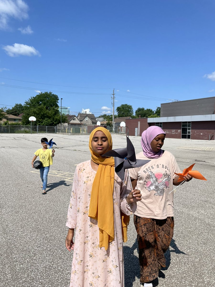 MsBabic's tweet image. Inspired by the story ‘The Boy Who Harnessed the Wind’, we made pinwheels and tested them in different areas. Look how fast they’re spinning!!!#CampLingo 
#GECDSBSLP2023  @MsBaic @gecdsbpro @BegleySLP2023  #GECDSBSLP2023