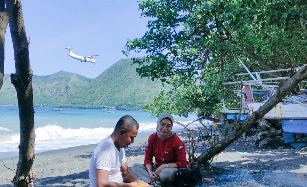riatnichen's tweet photo. Selasa(18/07/2023) Riatni A.H. Husen, S.Pi Luhkan Kab.Ende melakukan kegiatan pendampingan kelompok KUB Ikan Pari di Kel.Mautapaga, Kec. Ende Timur
#GiatLuhkanSatminkalGONDOL 
#Ende
@bppsdm_kp
@puslatluhkp 
@bppsdm_gondol 
@lapregiwati https://t.co/LF8FwjiO1a