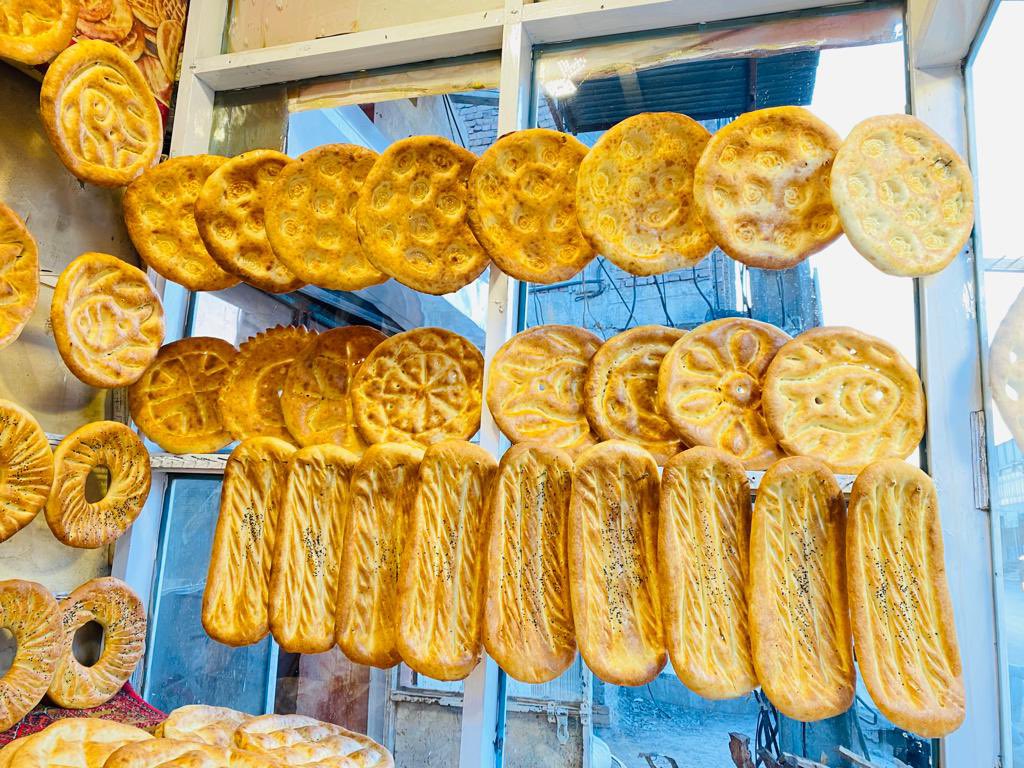 VisitAFG's tweet photo. The tasty bread of Afghanistan 😍 https://t.co/pRGscQR5Bt