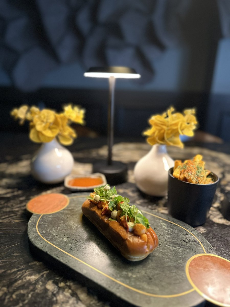 cona_restaurant's tweet photo. Black Pepper Chilli Lobster Roll π¦
#midweekspecials https://t.co/uIN378OHp9