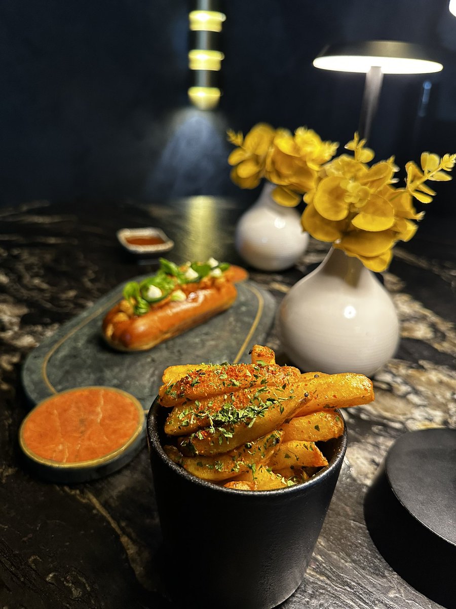 cona_restaurant's tweet photo. Black Pepper Chilli Lobster Roll π¦
#midweekspecials https://t.co/uIN378OHp9