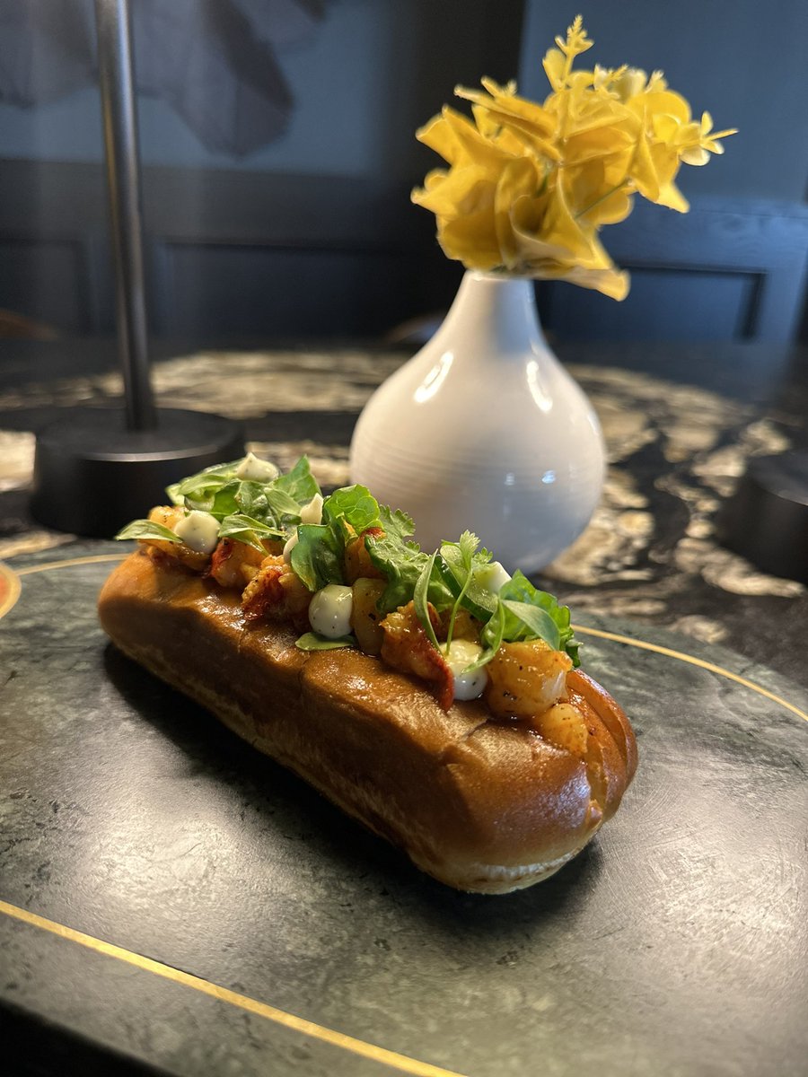 cona_restaurant's tweet photo. Black Pepper Chilli Lobster Roll π¦
#midweekspecials https://t.co/uIN378OHp9