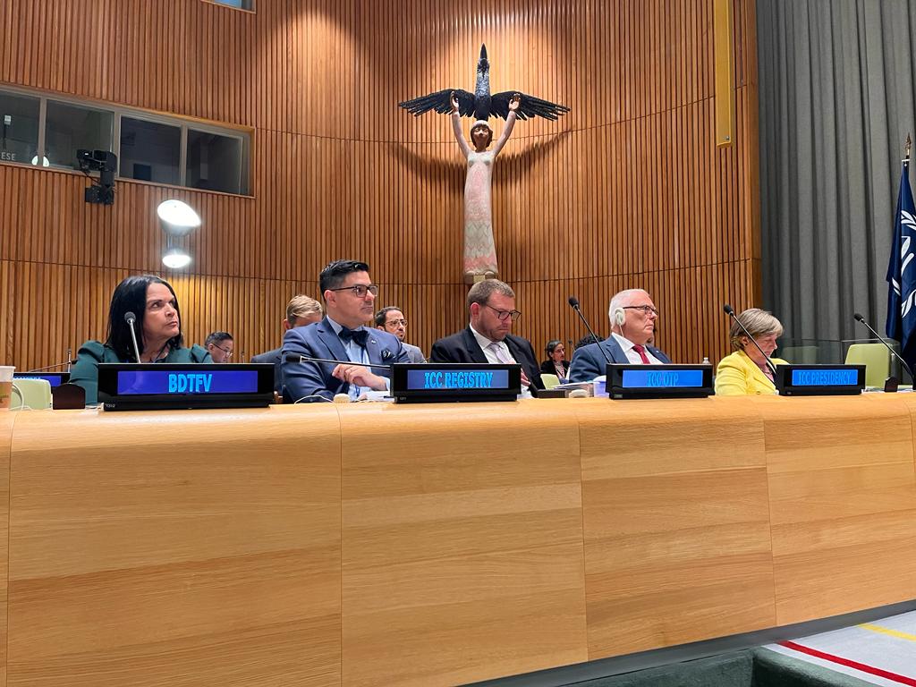 minoutavarezm's tweet image. A 25 años de la adopción del Estatuto de Roma de la Corte Penal Internacional tuve el  honor de hablar en las Naciones Unidas a nombre del @TFV_FPV para las Víctimas de la CPI y hacer un llamado a la comunidad internacional para que colaboremos en hacer realidad el mandato... 1/2