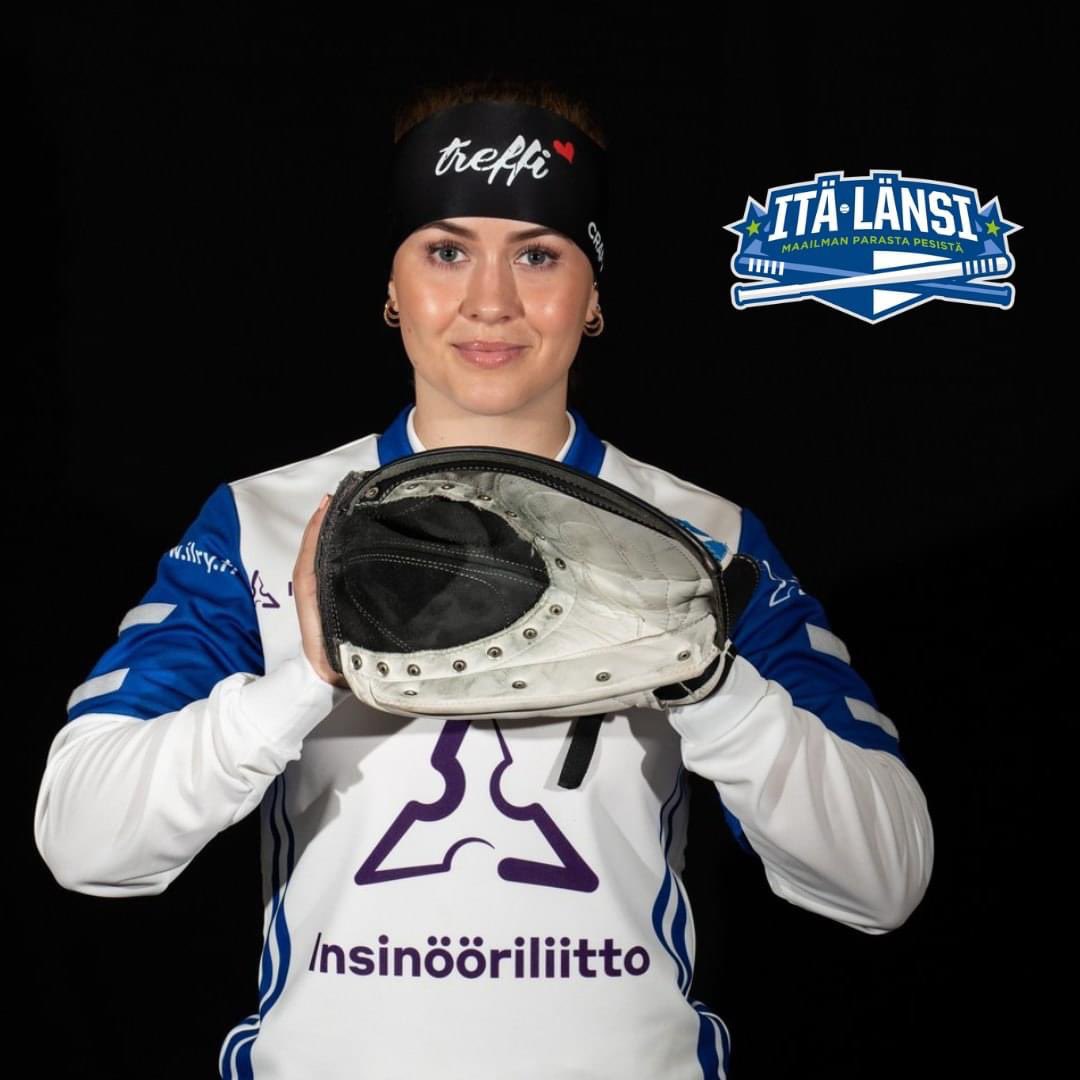 Onnea B-tyttöjen Itä-Länsi-nimityksestä Charlotta Höglund! 🔥🔥

Meidän ”Calle” on valittu kolmannen kerran nuorten Itä-Länsi-ottelun idän joukkueeseen. 

Tyttöjen 46. Itä-Länsi-ottelu pelataan Sotkamossa lauantaina 5.8. klo 11.00. 
Hyvä Calle!! ❤️

#ItäLänsi #pesis #roihuttaret