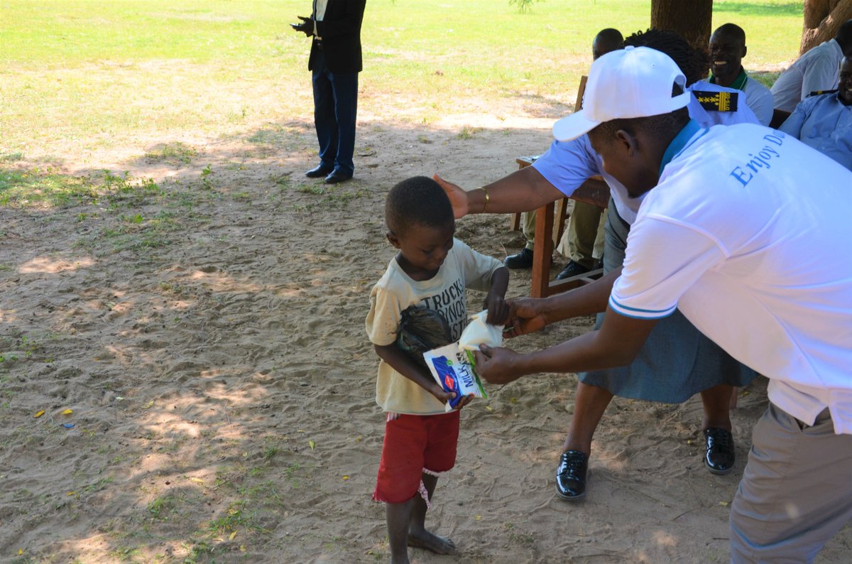 <a href="/DDAUganda/">Dairy Development Authority</a> and partners <a href="/Heifer_Uganda/">Heifer International Uganda</a> <a href="/Freshdairyug/">Freshdairyug</a> Royal Milk, Rainbow, Kooksy and Fido Dido today  launched the #MilkConsumption awareness campaign at schools in Buliisa District. <a href="/MpiiraSamson/">Akankiza Samson Mpiira</a> <a href="/DrRwamiramaBK/">Hon. Rwamirama Bright Kanyontore</a> <a href="/PS_MAAIF/">Maj. Gen. (Rtd) David Kasura-Kyomukama</a> <a href="/MAAIF_Uganda/">MAAIF 🇺🇬</a> <a href="/GcicAgriculture/">GCIC AGRICULTURE,ANIMAL HUSBANDRY AND FISHERIES.</a>