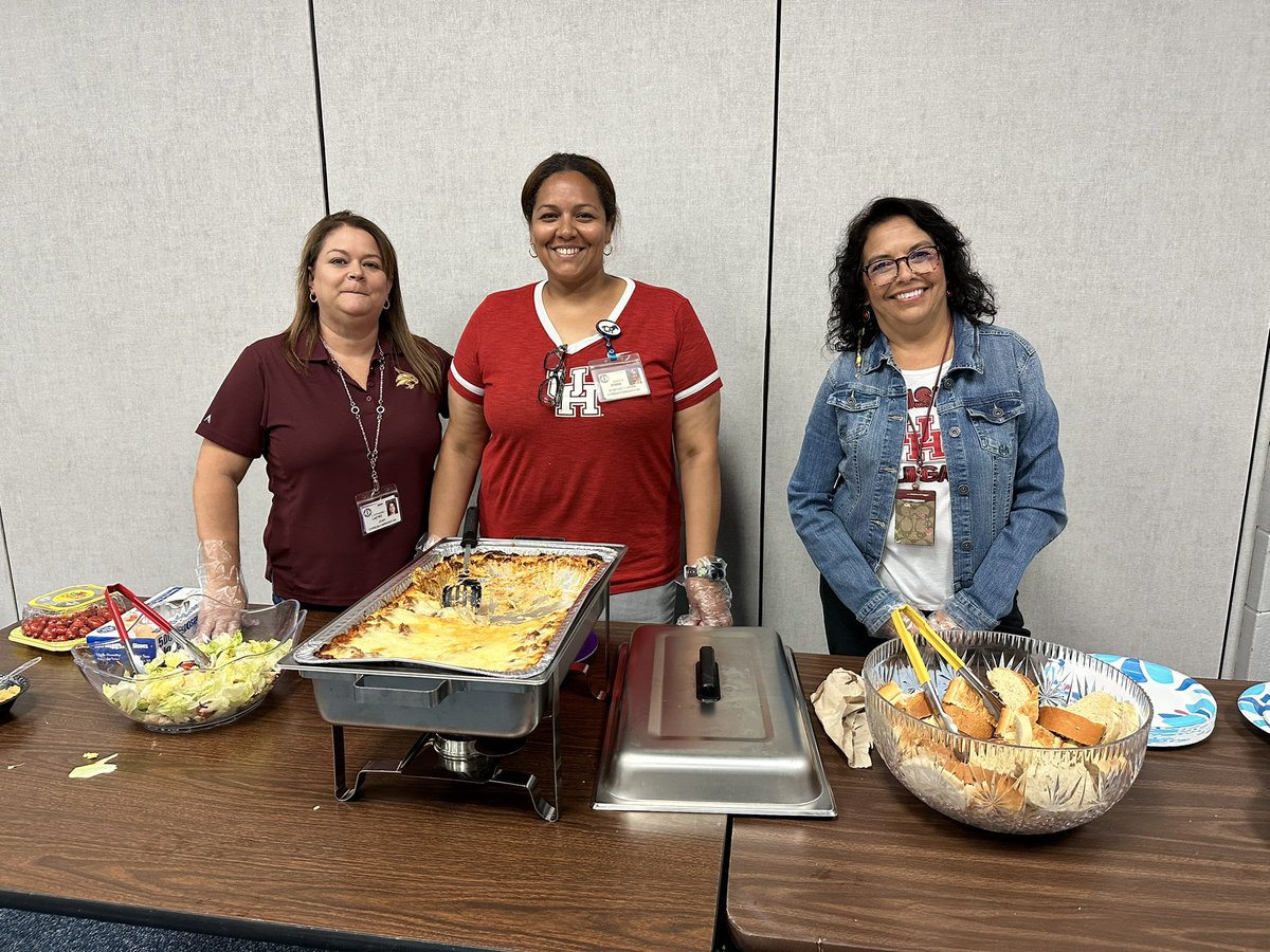 VogtislikeVote's tweet photo. A great day for lunch during session 2! Thanks @MrDavisCFISD @janeadennis @CyFairISD #cfisdspirit #admingoals https://t.co/KbNA47vdCj