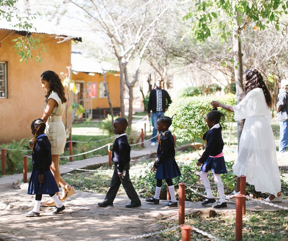 Visit @tongabezischool where your ‘guides’ might look a little different than the rest of your safari 😄Our symbiotic relationship with Tujatane brings joy to our guests from around the world who in turn they share their support📷Stepan Vrzala Photography & Exalt Afrika