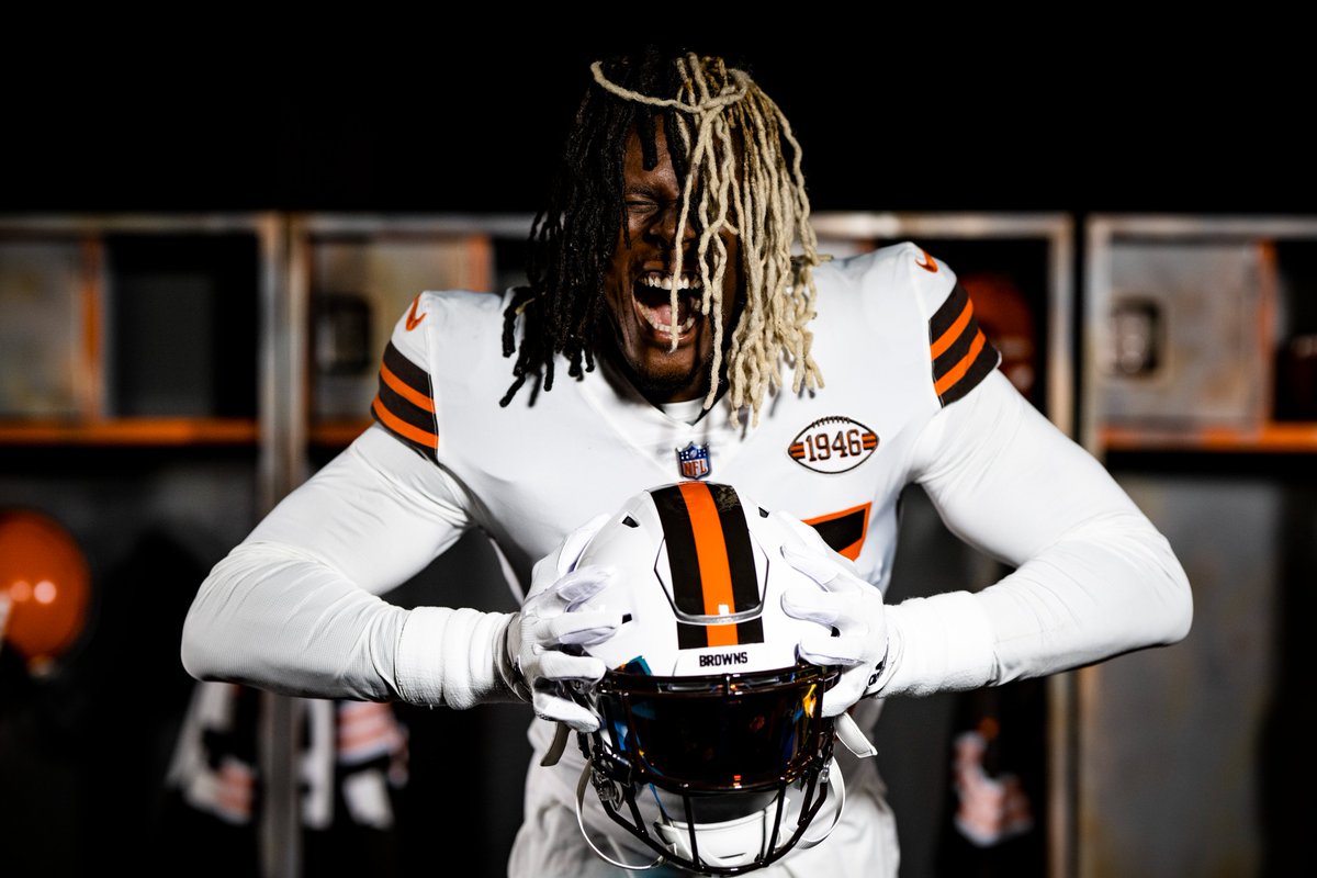 can’t stop staring at these 🤩

📸: brow.nz/z9jv

<a href="/DUDEwipes/">DUDE Wipes</a> | #DawgPound