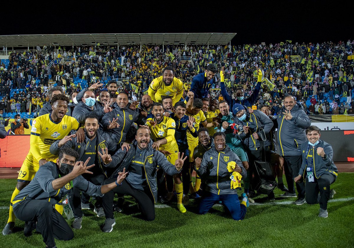 سنتين قضيتها في نادي #التعاون <a href="/AltaawounFC/">نادي التعاون السعودي</a> وفخور لتمثيل هذا النادي العريق💛
شكراً لجمهور السكري على وقفتهم الدائمه معنا، وللجهاز الفني والطبي والاداري واللاعبين💛 
والشكر موصول الى إدارة النادي وعلى رأسهم الشيخ عبدالعزيز الحميد <a href="/A_Alhumiad/">عبدالعزيز الحميد</a> والد الجميع مع تمنياتي لكم بالتوفيق 🙏🏻