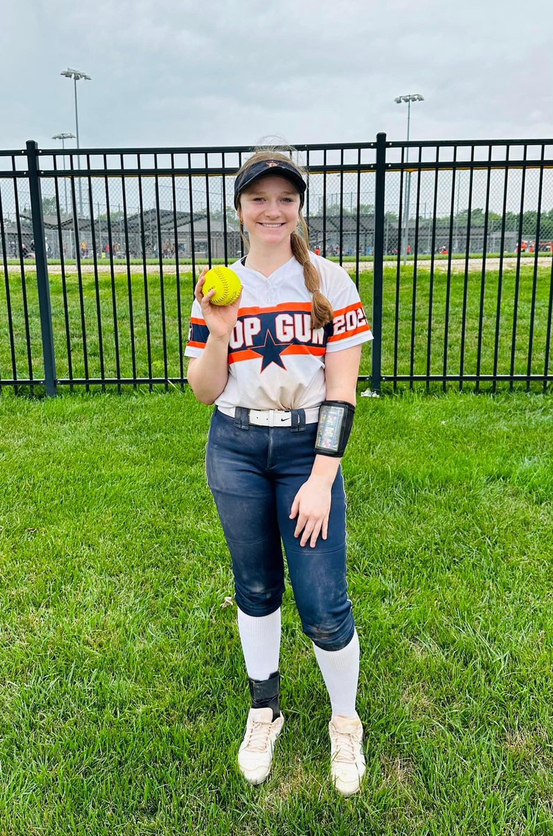 2025 (uncommitted) Audrey Blair homered deep center scoring 2 against Aces KC 07! Audy B is a beast anywhere on the field! Keep working hard #99!! We are proud of you Audy! 💪🏼💣 #BombSquad #topgunnation #flyabove @blair2025