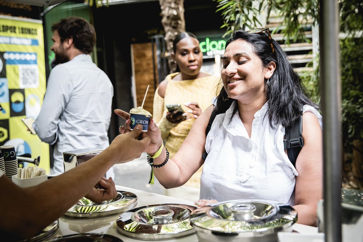 Filecoin's tweet image. 👀 The talks may be over but #FilecoinUnleashed is still in full swing. 

Join us for drinks &amp;amp; continue the conversation on how the Filecoin Community is shaping the future of web3. 👏