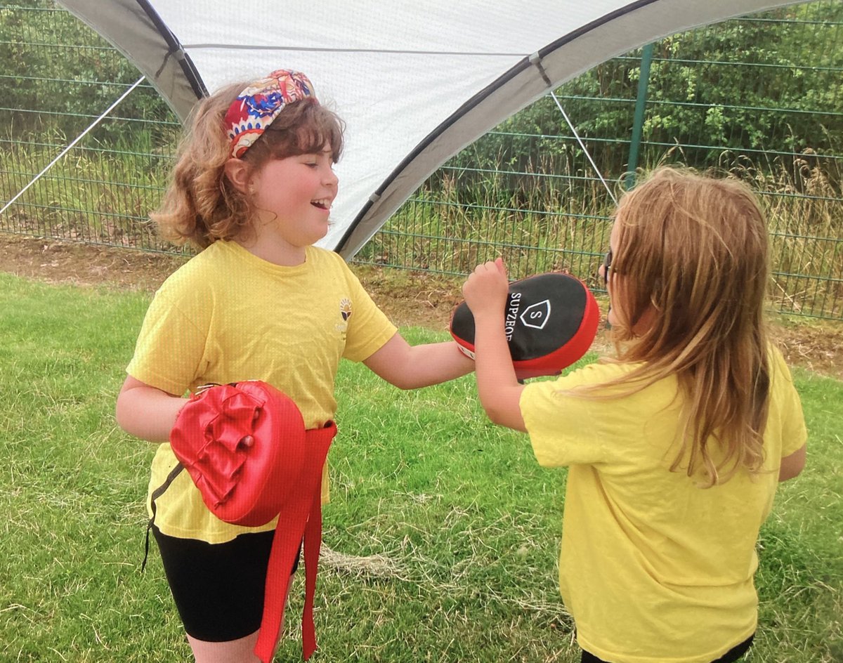 SPMVPine's tweet photo. French week day 2 🇫🇷 J’aime les sports 🏀 🏈 ⚽️  Today we learned the names of our favourite sports in French then got to play with our equipment with our friends on the field🏑 🤸🏻‍♀️ https://t.co/kW3YseKYhp