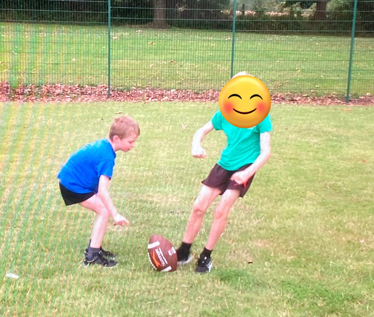 SPMVPine's tweet photo. French week day 2 🇫🇷 J’aime les sports 🏀 🏈 ⚽️  Today we learned the names of our favourite sports in French then got to play with our equipment with our friends on the field🏑 🤸🏻‍♀️ https://t.co/kW3YseKYhp