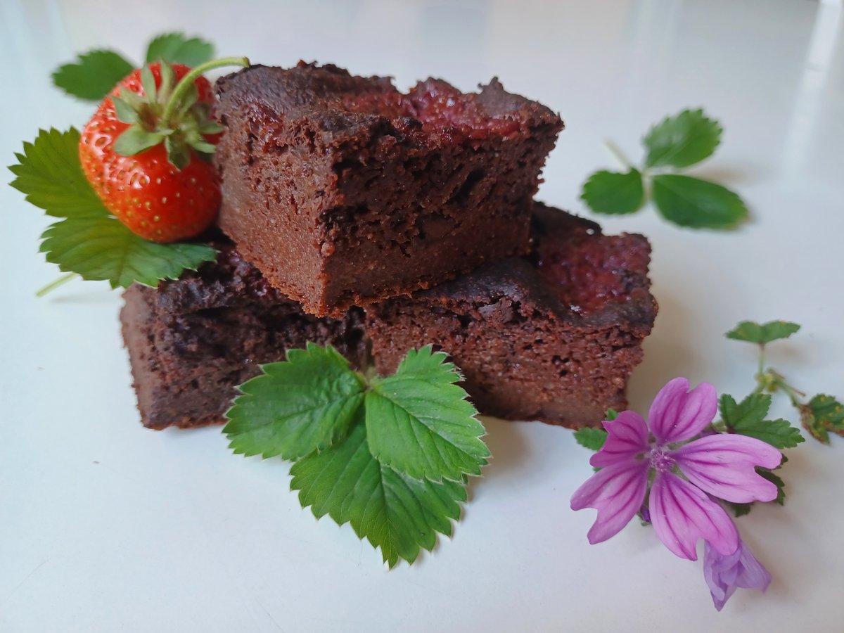 Angeloffiend's tweet photo. Guess what? I've found a way to make baking a piece of cake! 🍰😉 No more worrying about different diets and preferences. Let's bake up something amazing together! Get your free personal dessert consultation now! 🎉 https://t.co/hbnxfaF6kg . #dessert #coaching #baking #cooking https://t.co/ySxQhMSzFD