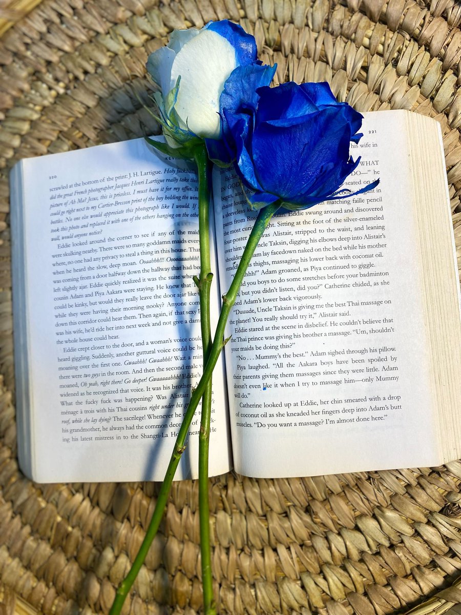 Thelmzflower's tweet photo. Poets in the house, let's have it.
We have blue roses in store for you now. Bring on the orders.
#thelmzflowershop #rosesinlagos #lagosflorist #floristsoftwitter #floristsandflowers #freshflowers #freshflowerbouquet https://t.co/So432QeY4P