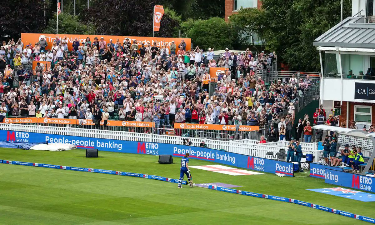 DavidLevenson7's tweet photo. Hey @AnnieChave
Are you having a blast today at @SomersetCCC ??
#Washes2023  #ENGvAUS #Taunton https://t.co/E7C41Fsgob