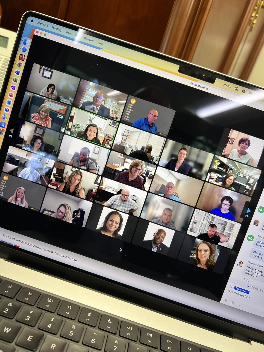 KC4UTIA's tweet image. Fun presenting w/ @HanPStew on a Social Media branding seminar at lunch today! Incredible questions from @UT_IPS leadership. Thx @SLRobertson16 for organizing the chaos! #EverywhereUT