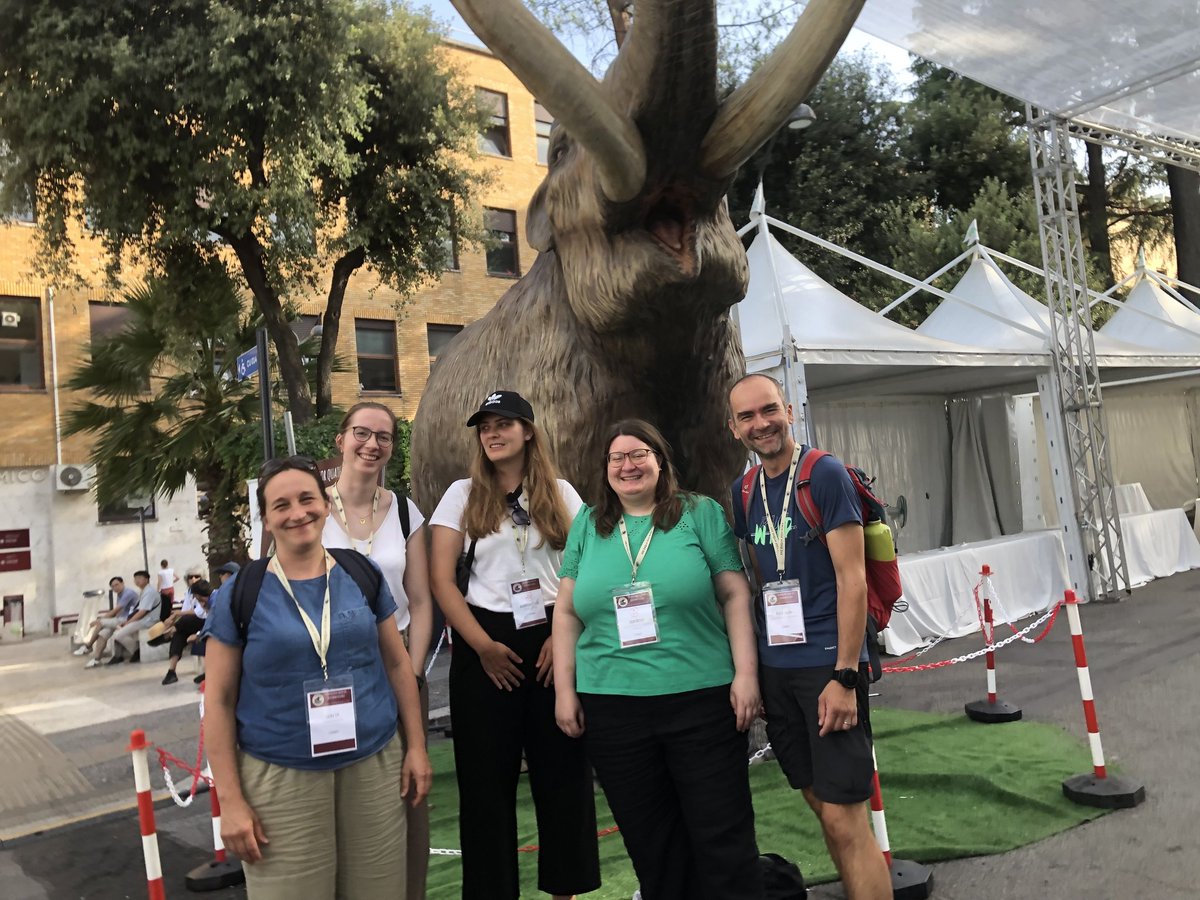 JulianeRomahn's tweet photo. Our #phytoark is represented at the #INQUARoma2023 and is enjoying this lovely weather! @LOEWE_TBG @geobiodiversity https://t.co/tD8VfSIl9M