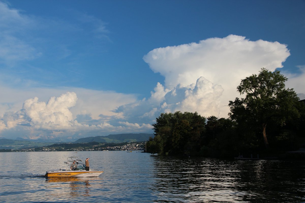 Die #Ozonschicht schützt uns nicht nur vor UV-Strahlung, sie limitiert auch die Höhe der Gewitterwolken. Wie es dazu kommt, lesen sie im #Meteoblog meteoschweiz.admin.ch/ueber-uns/mete…