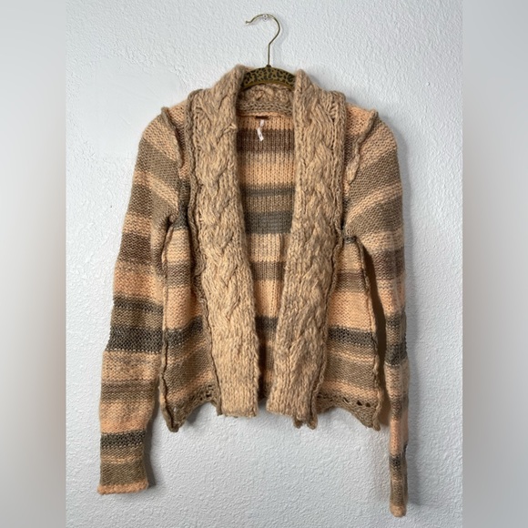 So good I had to share! Check out all the items I'm loving on <a href="/Poshmarkapp/">Poshmark</a> #poshmark #fashion #style #shopmycloset #aritzia #nhl #freepeople: posh.mk/jhNSmkFsxBb