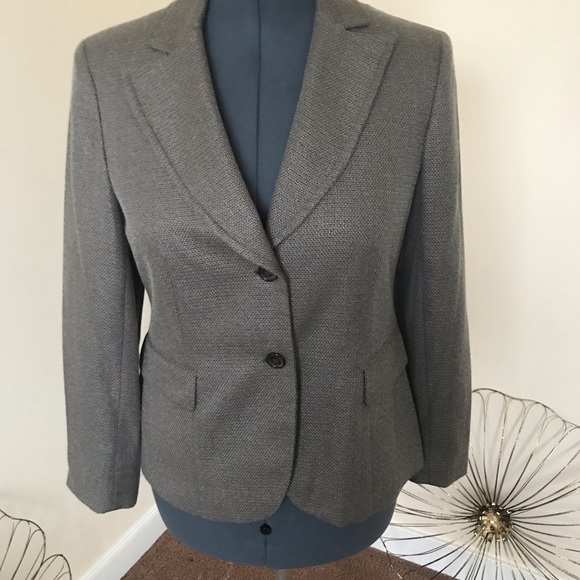 tklee82's tweet photo. So good I had to share! Check out all the items I'm loving on @Poshmarkapp #poshmark #fashion #style #shopmycloset #oshkoshbgosh #jonesnewyork #antoniomelani: https://t.co/gxFQ5A3Eb9 https://t.co/4GbHnWYua8