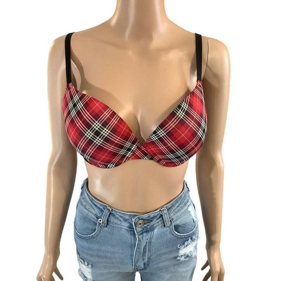 soon2bcourtney's tweet photo. So good I had to share! Check out all the items I'm loving on @Poshmarkapp #poshmark #fashion #style #shopmycloset #reebok #victoriassecret #izod: https://t.co/ofOWNtJq8l https://t.co/keEdXXVGMZ