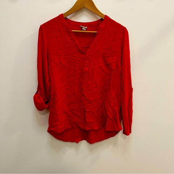 moonlightrose91's tweet photo. So good I had to share! Check out all the items I'm loving on @Poshmarkapp #poshmark #fashion #style #shopmycloset #lole #merona #bcbgmaxazria: https://t.co/rXhmdIUqmM https://t.co/cYZFvtpNv4