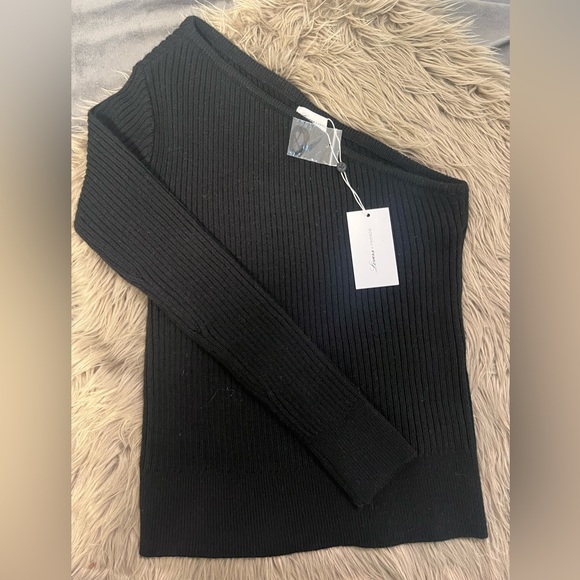 DarylDeVault's tweet photo. So good I had to share! Check out all the items I'm loving on @Poshmarkapp #poshmark #fashion #style #shopmycloset #loversfriends: https://t.co/A5FXqARMVP https://t.co/qdrmOlCBGb