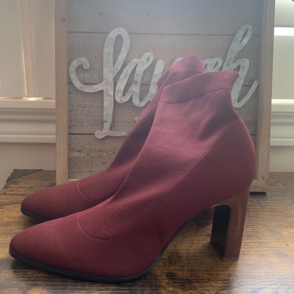 ClothesPlz's tweet photo. So good I had to share! Check out all the items I'm loving on @Poshmarkapp from @PamP_mmpjj5 #poshmark #fashion #style #shopmycloset #zara: https://t.co/6OAmV9AlW8 https://t.co/DzlE3mS3HL