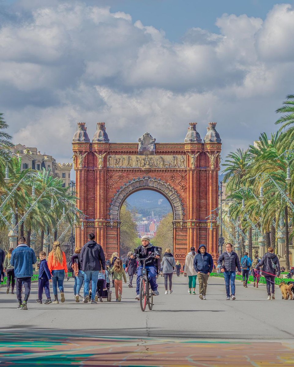 thisis_bcn_CA's tweet photo. Ens encanta descobrir Barcelona a través dels vostres ulls! 💞
1️⃣ @sagradafamilia des de @LaPedrera_BCN
2️⃣ Arc de Triomf
3️⃣ Torres Mapfre
4️⃣ L'Estel Ferit
📸 rodonyibalazs (IG)
📼 bcn_is_live (IG)
#visitbarcelona #torresmapfre #lapedrera #sagradafamilia #lestelferit #arcdetriomf https://t.co/u653oA3ONz