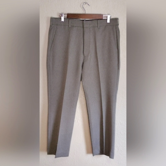 pluto0237's tweet photo. So good I had to share! Check out all the items I'm loving on @Poshmarkapp #poshmark #fashion #style #shopmycloset #newbalance #levis #sears: https://t.co/tyCC3bTNeH https://t.co/pQDa1WIJRV