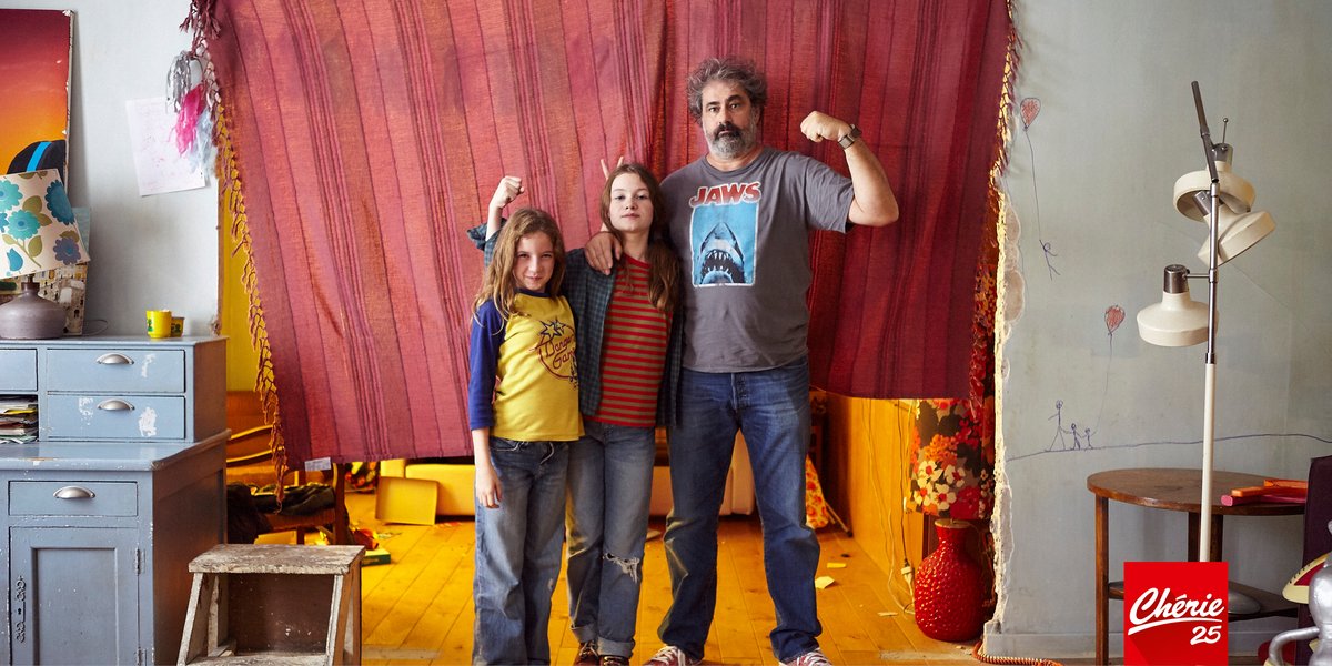 Cherie25tv's tweet photo. Père de famille débordé, Denis se débat seul avec l'éducation de ses filles. Un soir Denis oublie, une fois de trop, l'une d'elles à la sortie de l'école. Une enquêtrice sociale passe alors à l'action..
🎬#CigarettesEtChocolatChaud
📅Jeudi à 21.05 sur #Chérie25

#CamilleCottin https://t.co/kNj8PKut51