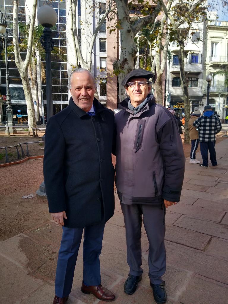 🇺🇾 Acto de conmemoración con motivo de celebrarse el 193° aniversario de la Jura de la primera Carta Magna, en Plaza de la Constitución. #18deJulio 🔵⚪ #JuraDeLaConstitución  #FechaPatria