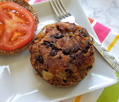 momknowsbest15's tweet photo. Looking for a way to save money on groceries. These veggie burgers are perfect for frugal meals. So delicious and easy to make. Get the recipe ~ https://t.co/KIarva5ChJ
#beans #meatlessmeals #veggieburgers #beanrecipes https://t.co/oq80vl0msl