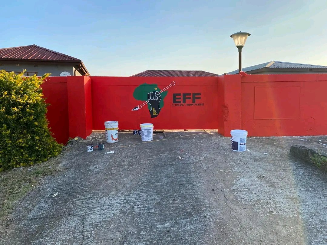 TboyMP's tweet photo. Question is what is next as @EFFSouthAfrica moves in at former @MYANC offices 🙆‍♂️🙈🤣 https://t.co/orQvGEMboY