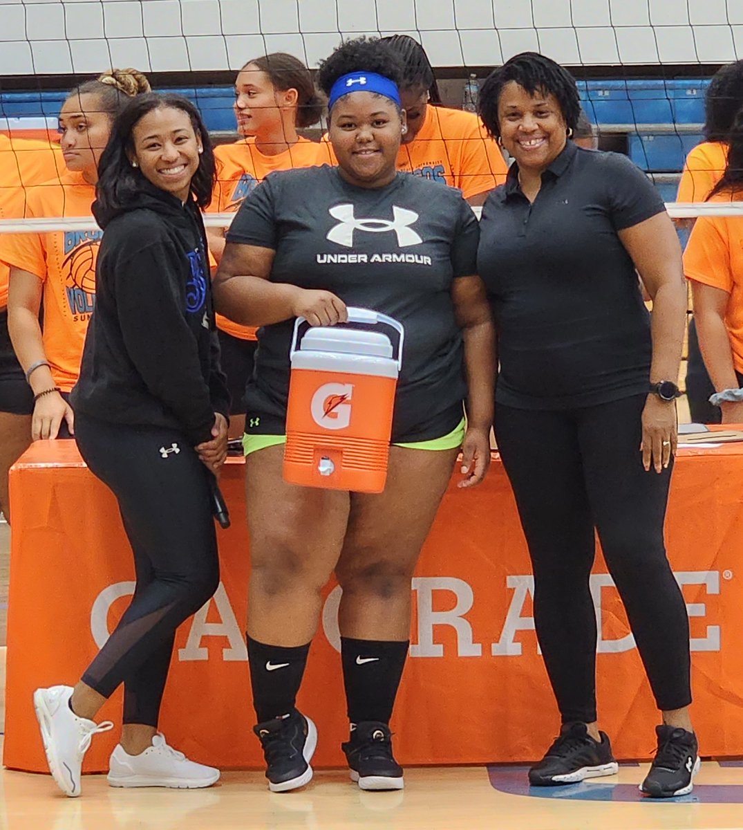 Congratulations to the @Gatorade Award winner from the Advanced Volleyball Camp, Ja'Niya McKiever!! WAY TO GO!!! #GatoradePartner