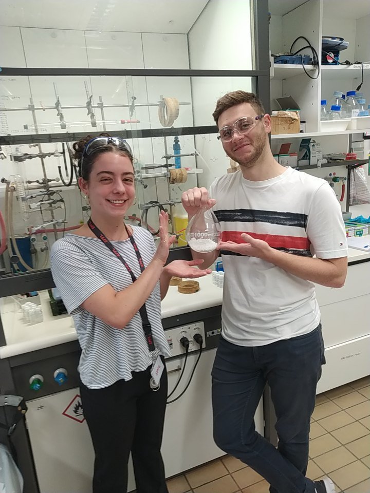 GBFlab's tweet photo. Here are proud parents of a 5 g depolymerized chitosan batch! 🦀
Procedure can be found here https://t.co/ZyZ2hpzQiJ 
#naturalpolymers #chemtwitter #chitosan #polymer https://t.co/piQCAhWCaD